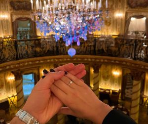 REKLA JE DA: Fudbaler Partizana u Moskvi kleknuo pred devojku! (FOTO) (VIDEO)