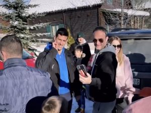 CRNOGORAC PONOVO DOMINIRAO: Novak ‘prasnuo’ u smeh! ‘Sad znam koga da zovem kad dođem u Crnu Goru!’ (VIDEO)
