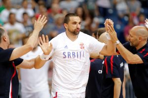 ‘GDE STE NAŠLI MENE RASPALOG OD 42 GODINE’: Novinari tražili izjavu od Raška Katića, iskusni centar im odgovorio na urnebesan način!