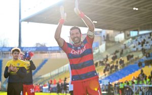 DELUJE KAO DA JE BUFON VEČAN: Potpisan novi ugovor, evo do kada će legendarni golman nastupati!