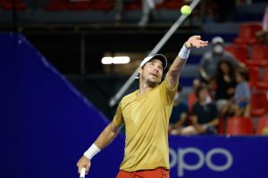 LAJOVIĆ NAPRAVIO VELIKI PREOKRET U POSLEDNJEM SETU: U narednoj rundi može na finalistu Vimbldona! (VIDEO)