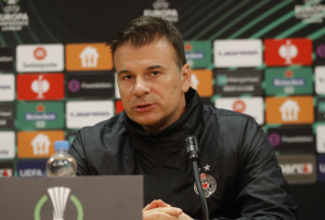 ‘ŽELIMO DA POKAŽEMO NAŠ KLUB U PRAVOM SVETLU’: Stanojević puca od samopouzdanja pred sutrašnji meč – otkrio je šta će biti odlučujući faktor na utakmici! (VIDEO)