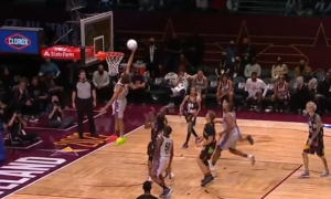 NAVIJAČI NISU VEROVALI SVOJIM OČIMA: Pogledajte spektakularno zakucavanje italijanskog atletičara – da mu pozavide brojni košarkaši! (VIDEO)