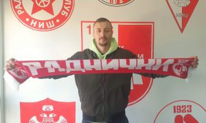 NOVI POTPISI NA ‘ČAIRU’: Radnički je sve jači – u Niš stigla trojica fudbalera pred meč sa Partizanom! (FOTO)