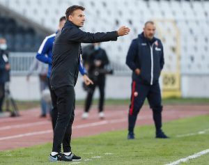 ‘NEMOGUĆE JE DA IMAMO SKOR KAO NA JESEN’: Stanojević otvoreno o borbi za titulu, pogledajte na koji način je govorio o Zvezdi! (VIDEO)