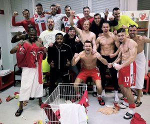 DELUJE KAO DA SE RODIO U TERETANI: Zvezdin vunderkind ima građu Hulka, defanzivci izgledaju kao deca pored njega! (FOTO)