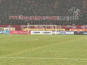 EMOTIVNI MOMENAT NA MARAKANI: Delije odale počast legendarnom Čika Gedži – poslednji pozdrav čuvenom navijaču! (VIDEO)