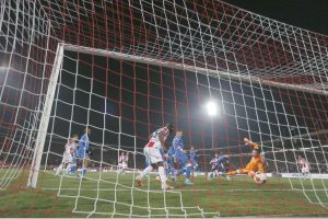 ZVEZDA SAMLELA ŠKOTE U PRVOM DELU IGRE: Marakana progutala Rendžers, crveno-beli uveliko mogli do preokreta! (VIDEO)