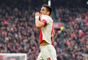 BRUKA I SRAMOTA TURČINA: Odbio da pruži ruku Dušanu Tadiću i izazvao buru komentara! (VIDEO)