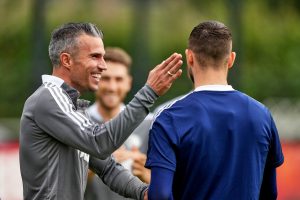 FAJENORD I ZVANIČNO BEZ PRVOG TRENERA NA PARTIZAN: Slot usled bolesti nedostupan, legendarni napadač predvodi Fajenord!