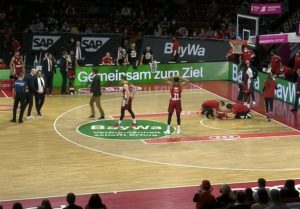 POTRESNE SCENE: Igrač Bajerna ostao da leži, svi su bili u šoku – ‘Mnogo smo zabrinuti zbog onoga što se dogodilo Niku!’ (VIDEO)