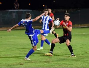 SINOĆ SE DESILO NA ZAPADU, PA BALKAN MORA DA SE DOKAŽE: Haos u Crnoj Gori, letele stolice i kamenje, golman pogođen u glavu! (VIDEO)