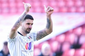 MITROVIĆ SVOJIM GOLOVIMA HIPNOTISAO ENGLEZE: Nova laskava nagrada za Mitrogola, već je legenda Čempionšipa! (VIDEO)