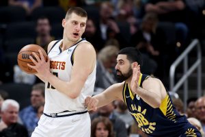 NIKOLA JOKIĆ PONOVO ODLIČAN: Srpski centar samleo još jednog rivala, juri se domaći teren! (VIDEO)