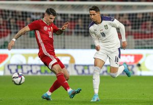 PROMAŠAJ KOJI JE OBIŠAO ČITAV SVET: Pogledajte kako je mađarski internacionalac mogao da donese svojoj selekciji izjednačenje, ali je promašio prazan gol! (VIDEO)