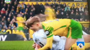 OVAKVE STVARI SE RETKO VIĐAJU: Fudbaler Noriča jednim potezom oduševio svet – ušao u sukob sa Eriksenom, a onda je uradio nešto potpuno neočekivano! (VIDEO)