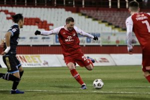 DŽIGI NINKOVIĆ KAKVOG NE PAMTIMO: ‘Sudija samo što nam nije ubacio loptu u gol, toliko je bilo namešteno!’