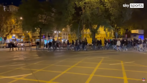 NISU SAMO HAOS I TUČE NA BALKANU: U Sevilji se potukli navijači Vest Hema i Frankfurta, neverovatne scene iz Andaluzije! (VIDEO)