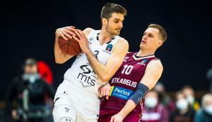 ‘KOD DULETA SE BAR JEDNA STVAR ZNALA’: Košarkaši Partizana razočarali Grobare, navijači su ogorčeni zbog katastrofalnog izdanja crno-belih! (TVITOVI)