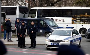 SKORO NIJE BILA VEĆA TENZIJA U BEOGRADU: Policija na svakom koraku, Škoti privođeni u samom centru! (VIDEO)