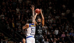 FOTO UBOD: Legenda srpskog fudbala bodri crno-bele u ‘Pioniru’, tu je i Vujošević!