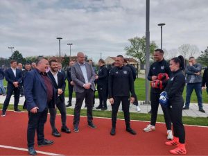 OSNOVANA SPORTSKA JEDINICA ZA POLICAJCE I VRHUNSKE SPORTISTE: Vulin uručio rešenja pripadnicima novoformirane jedinice! (FOTO)