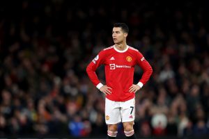 SRAMOTAN GEST RONALDA NAKON PORAZA U LIVERPULU: Nevidljivi Portugalac slomio telefon navijaču! (VIDEO)