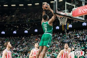 ZVEZDA DOBILA ZVIŽDUKE JER NIJE UČESTVOVALA U KAMPANJI PROTIV RATA: Zvezdina odbrana ne postoji za Žalgiris, razlika je još i prihvatljiva! (VIDEO)