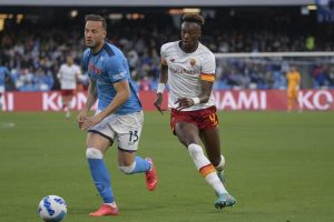 EL ŠARAVI UGASIO SNOVE NAPOLITANCIMA O TITULI: Maradona utišan u nadoknadi vremena! (VIDEO)