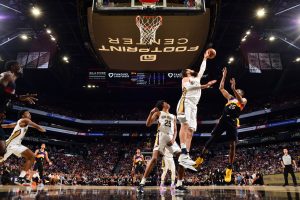 OGROMNO IZNENAĐENJE U ARIZONI: Pelikansi okrenuli Sanse i izjednačili seriju, povreda Bukera! (VIDEO)