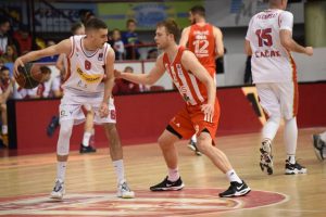 ZVEZDA SAVLADALA BORAC U TVRDOJ UTAKMICI: Holin maltretirao obruče i vodio crveno-bele do novog trijumfa! (VIDEO)