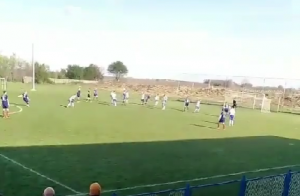 OVAKO NI ROBERTO KARLOS NE MOŽE: Nova golčina u ‘beton ligi’ – fudbaler Sutjeske postigao gol iz slobodnjaka, ali sa skoro 50 metara! (VIDEO)
