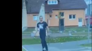 KORISTILI SU SEKIRE, MAČETE I ŠIPKE: Masovna tuča u Hrvatskoj, huligani Dinama i Hajduka napravili haos koji je uznemirio tamošnju javnost! (VIDEO)