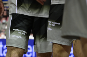 KAKAV GEST ŠPANSKE EKIPE: Ovo je za divljenje, košarkaši Fuenlabrade obukli dresove u čast Partizana – ljubav koja traje 30 godina! (FOTO)