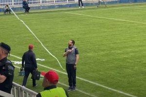 NOVI SKANDAL U SUPERLIGI: Pazarci vikali – ‘Lalate, Turčine’, on se krstio pred tribinom (VIDEO)