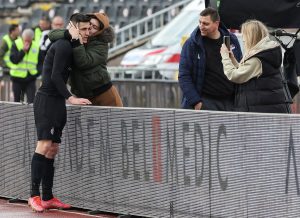 FOTO UBOD: Uroševića nakon sjajne partije sačekalo iznenađenje, evo šta mu je verenica poručila!