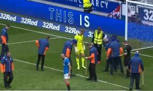 OLD FIRM NIKADA NE RAZOČARA NI VAN TERENA: Gosti zapečatili  kapije i kiša stakla bačena na Džo Harta!