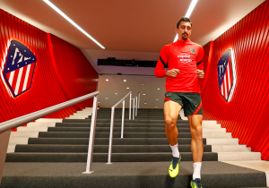 ‘SAVIĆU ODVRATNA PI****INO, MRTAV SI’: Legendarni pevač zapretio Stefanu Saviću, njegove reči su uznemirilie mnoge!