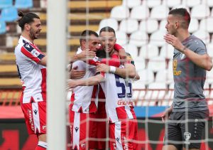 CRVENA ZVEZDA STIGLA DO PREDNOSTI: Pogodak Srnića iz mrtvog ugla za vođstvo crveno-belih! (VIDEO)