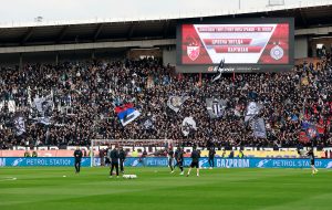 UŽAS, SUKOB DELIJA I GROBARA PRE DERBIJA: Korišćeno hladno oružje! (VIDEO)