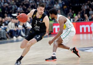 PARTIZAN U EGALU NA POLUVREMENU: Neće Bursa lako pasti u punoj Areni! (VIDEO)