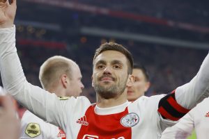 ‘DUŠAN SILNI’ DOMINIRA U HOLANDIJI: Gol i asistencija kapitena Srbije u pobedi Ajaksa nad Spartom! (VIDEO)