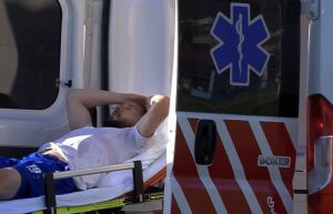 UŽASNE SCENE U SURDULICI: Igraču Radnika slomljena noga, ceo stadion u neverici! (VIDEO)