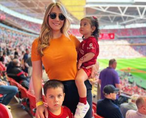 SUPRUGA LIVERPULOVOG FUDBALERA OTKRILA POTRESNE SCENE SA FINALA LŠ: Policija je tukla nevine ljude – banda je htela da nas opljačka!