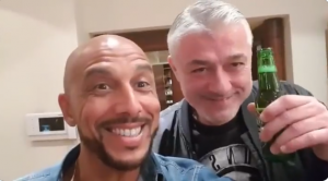 NEKADA LJUTI RIVALI, A SADA VELIKI PRIJATELJI: Karlton Majers u kući Predraga Danilovića, nema ‘varnica’ već samo smeh i pivo! (VIDEO)