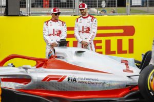 LEDENI ČOVEK U VRELOM NASKARU: Raikonen vozi na jednoj od neovalnih staza!