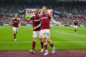 FILMSKA SCENA U FRANKFURTU: Dva kombija sa navijačima Ajntrahta ‘demolirali’ gostujuće navijače iz Londona! (FOTO)