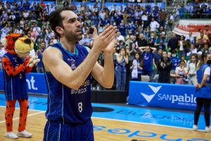 SKANDAL U ŠPANIJI: Gazda kluba terao igrače da kleče zbog ispadanja iz lige! (VIDEO)