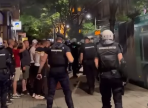 PONOVO RUŽNE SCENE: Sukob Delija i policije, sevali pendreci nakon proslave titule! (VIDEO)