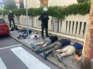 JEZIVO! ISPLIVAO NOVI SNIMAK SUKOBA DELIJA I GROBARA: Hladno oružije na sve strane, moglo je da se završi tragično! (VIDEO)